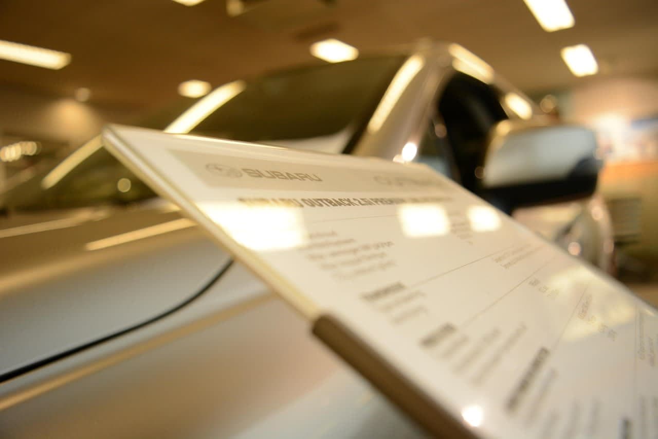 صالات عرض ماركات مثل BYD وMG انتشرت في المدن الألمانية الكبرى خلال السنتين الأخيرتين. BYD car dealership showroom Germany