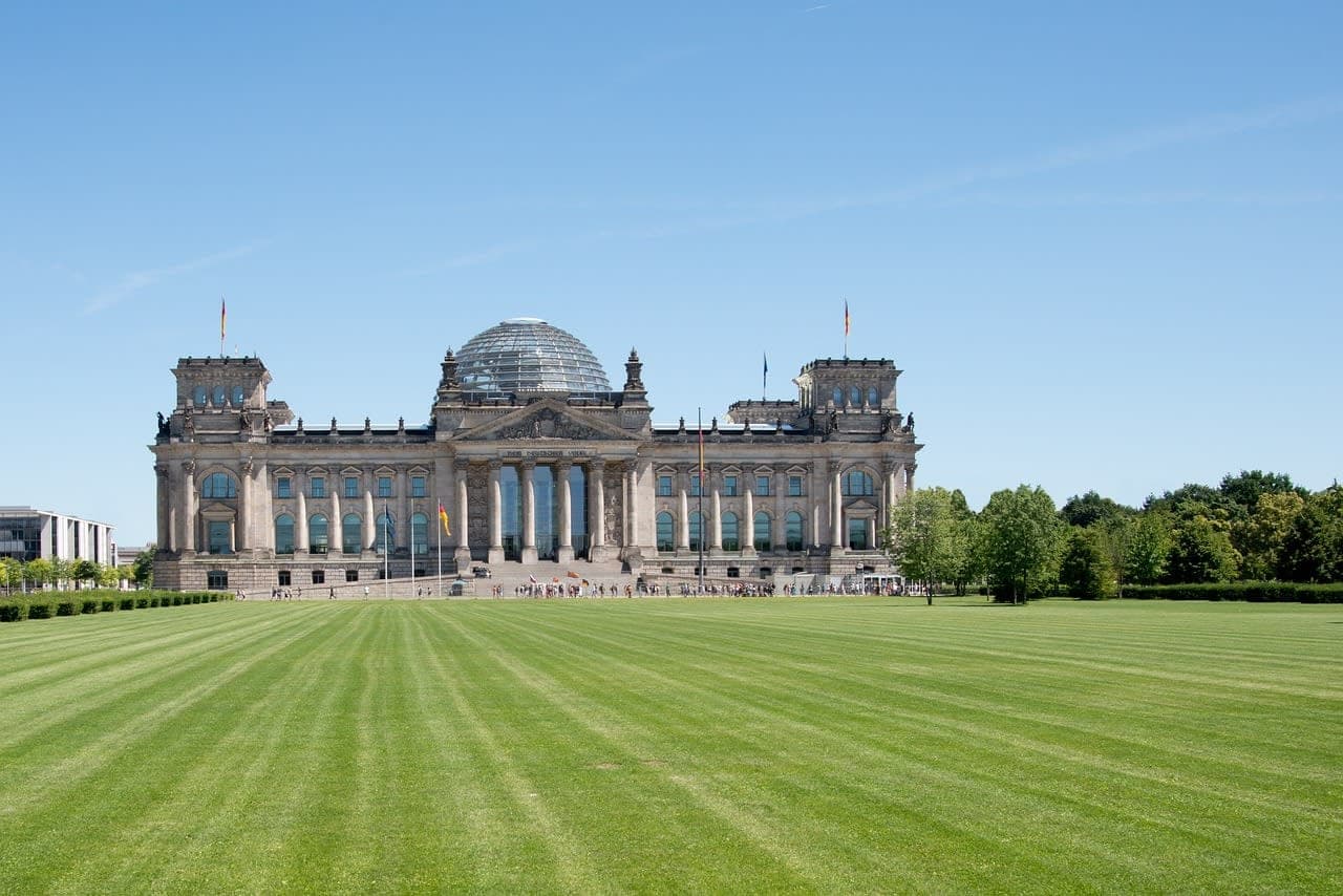 Reichstagsgebäude in Berlin, Sitz des Bundestags reichstag bundestag parliament germany law