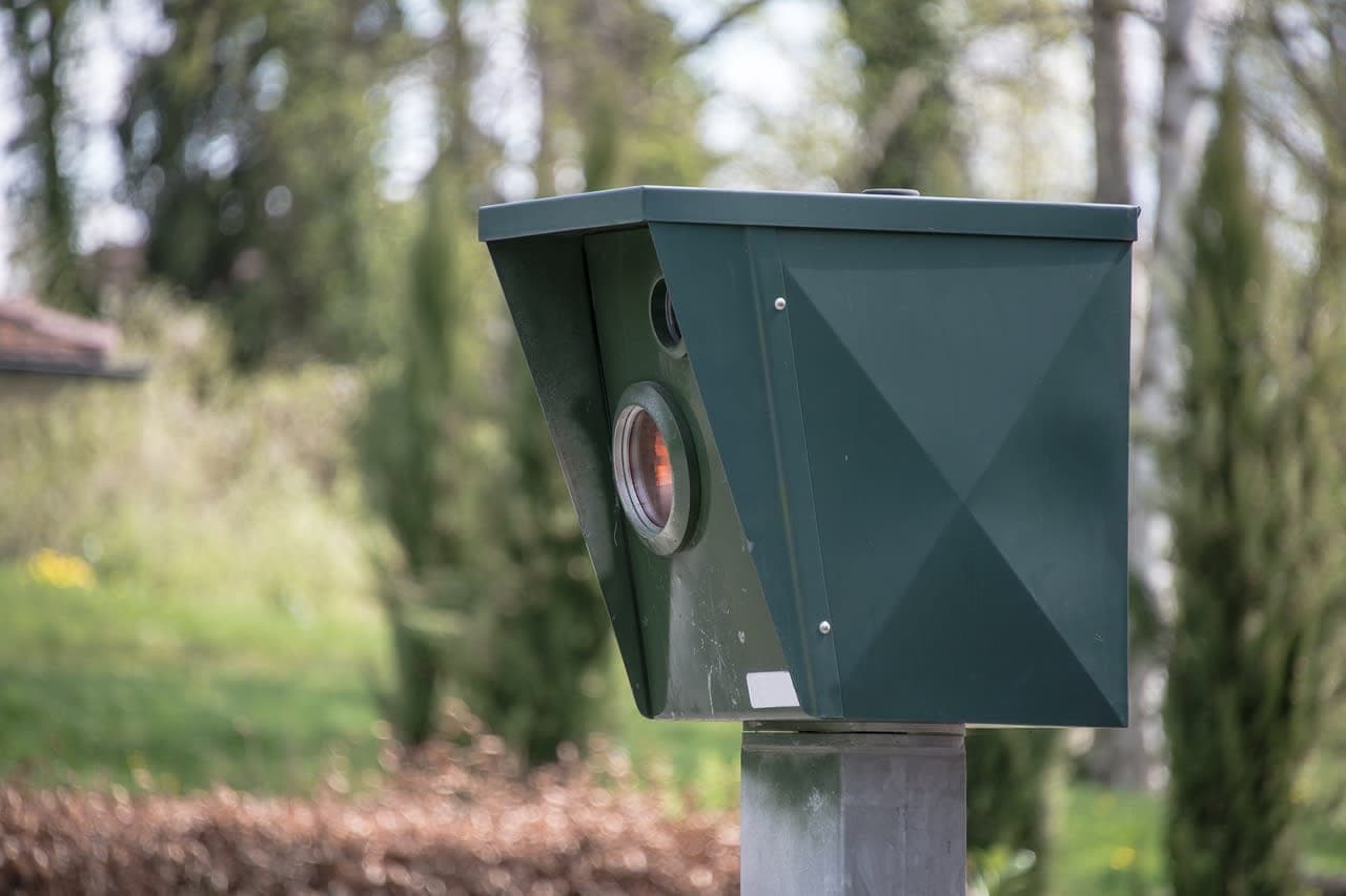 نقطة رقابة سرعة على طريق ألماني خلال أسبوع Blitzermarathon german speed camera radar control street