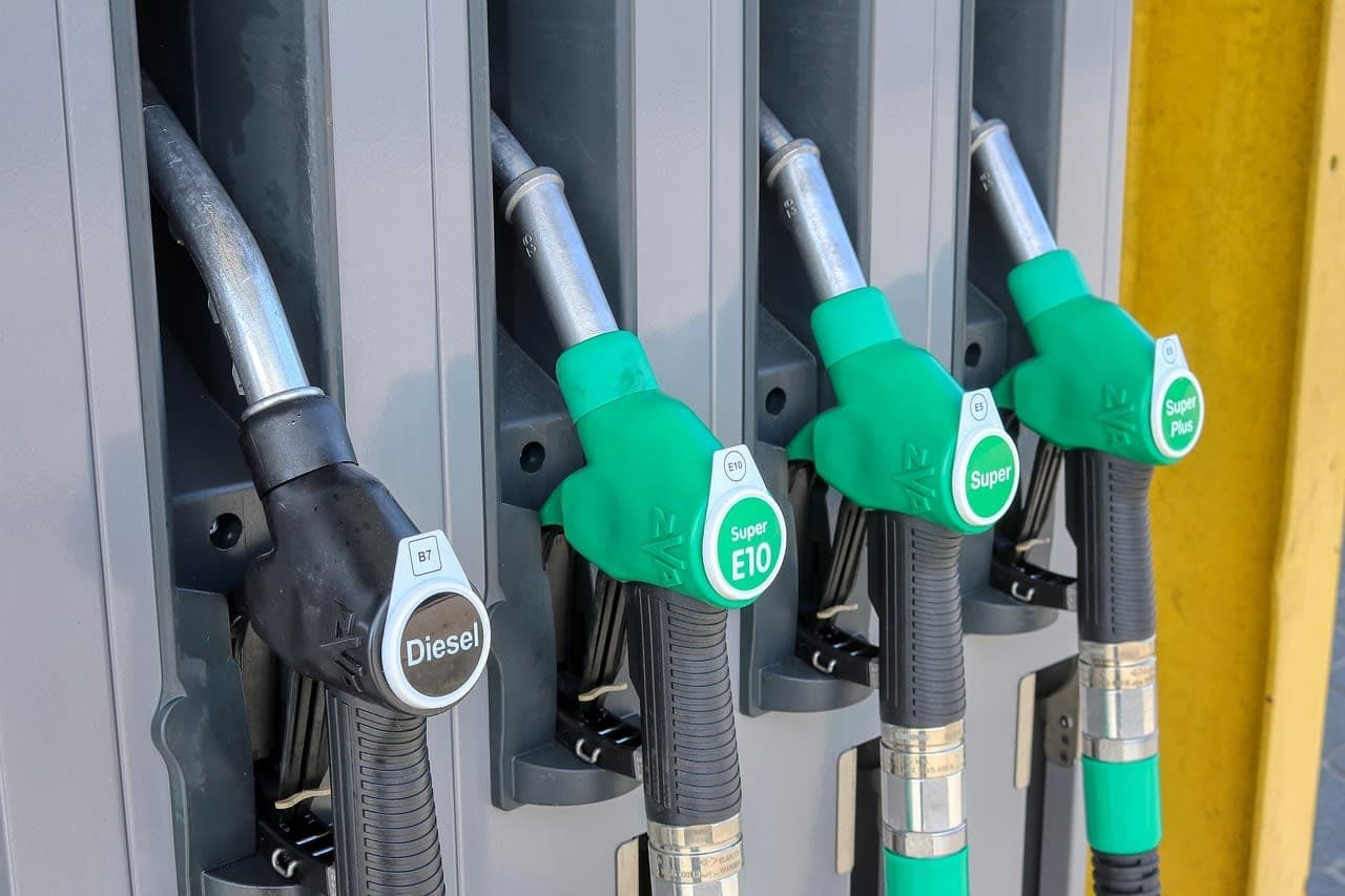 أسعار الديزل في محطات برلين تجاوزت 2,10 يورو للتر German gas station electronic price display showing high diesel prices