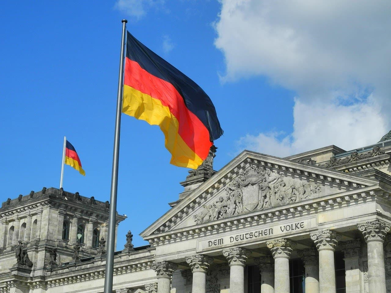 Der Antrag wird bei der Wohngeldstelle im Rathaus oder Buergeramt gestellt German government office Rathaus Buergeramt application forms