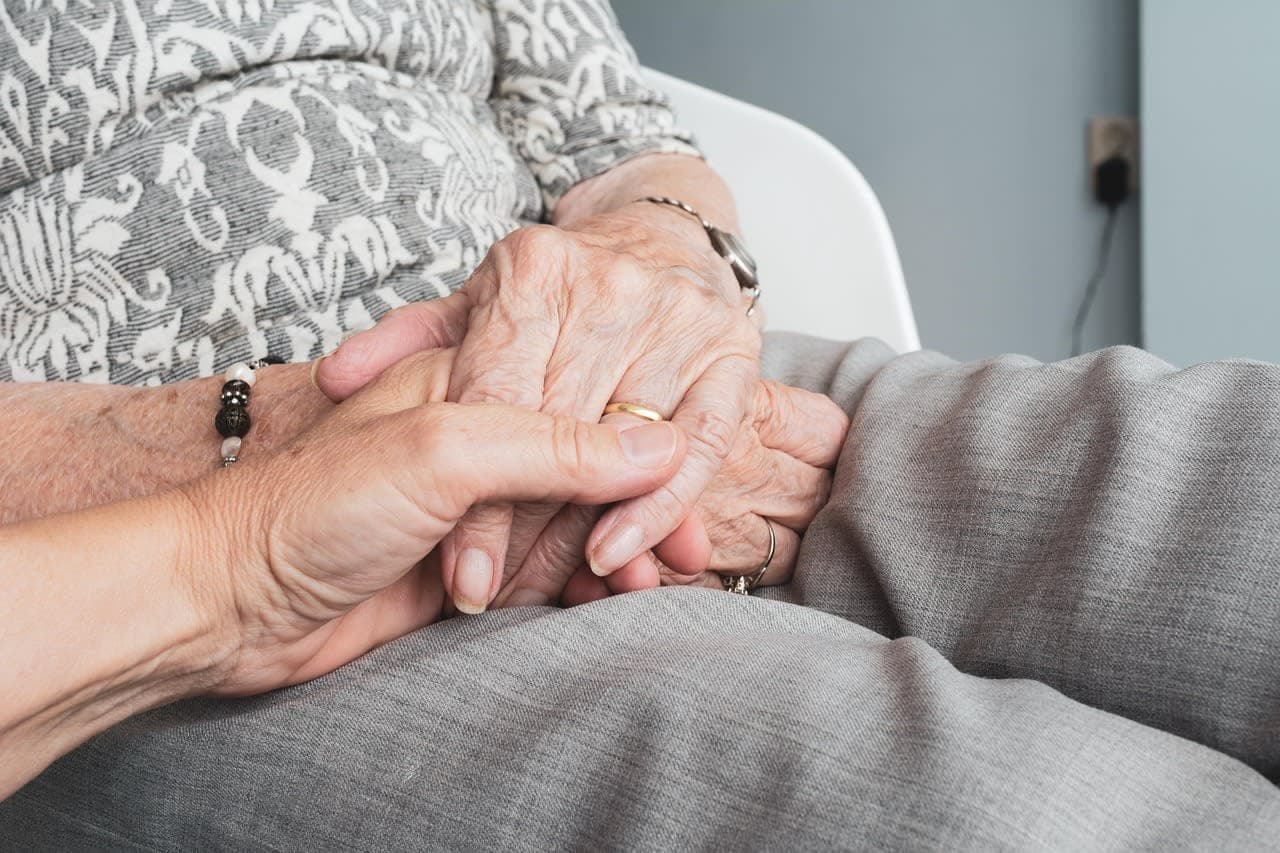 Häusliche Pflege: Pflegegeld steht vielen Familien zu home care elderly family support germany pflegegeld