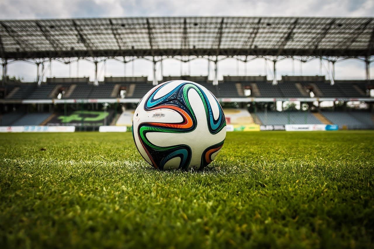 Symbolbild. Photo by Adam Vradenburg on Unsplash Berlin, Heimat tausender arabischer Fussballfans, die sich auf die WM 2026 freuen