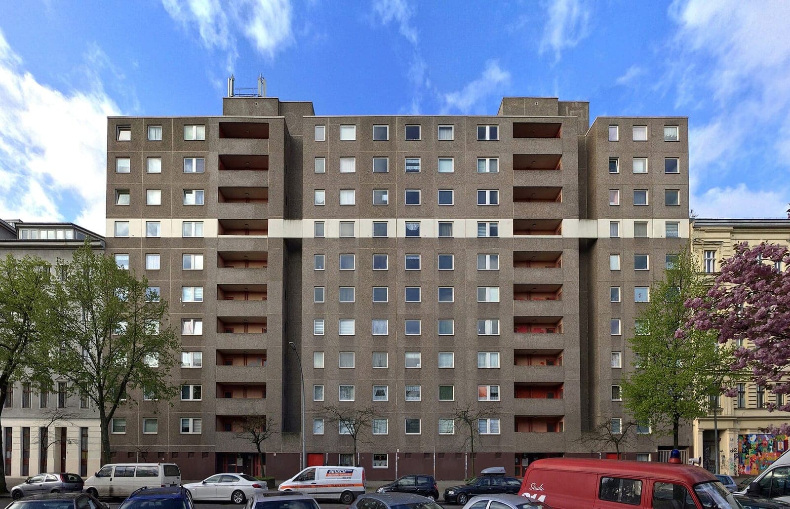 مبنى سكني متعدد الطوابق في حي Kreuzberg في برلين