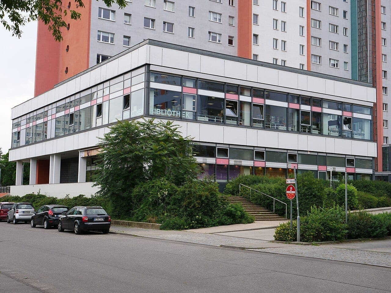 Außenansicht der Anton-Saefkow-Bibliothek in Berlin-Lichtenberg