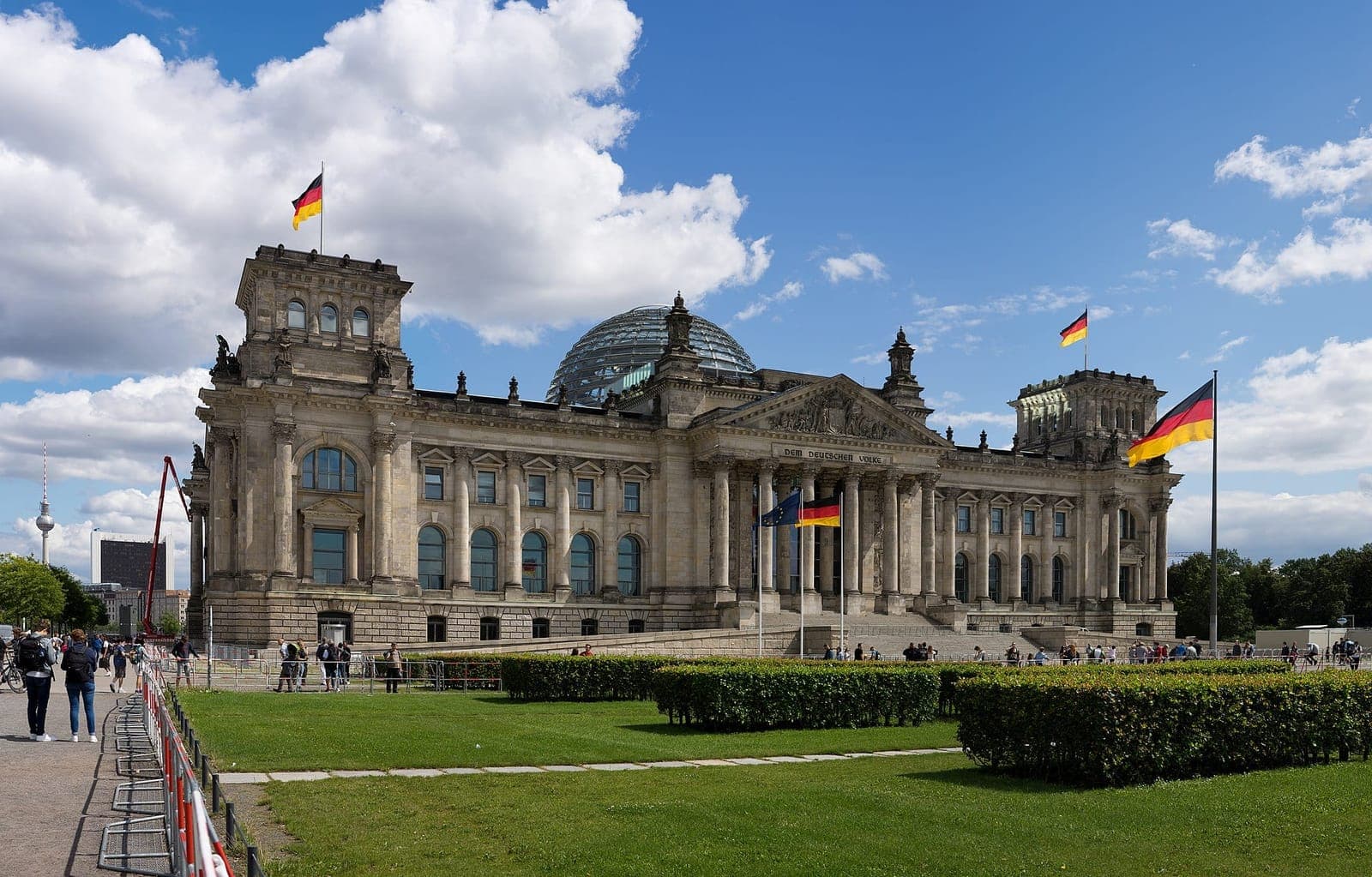 Westfassade des Reichstagsgebäudes in Berlin, Sitz des Deutschen Bundestages