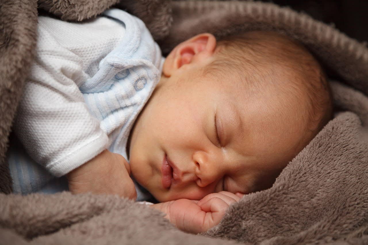 Babynahrung: So prüfen Eltern jede Woche