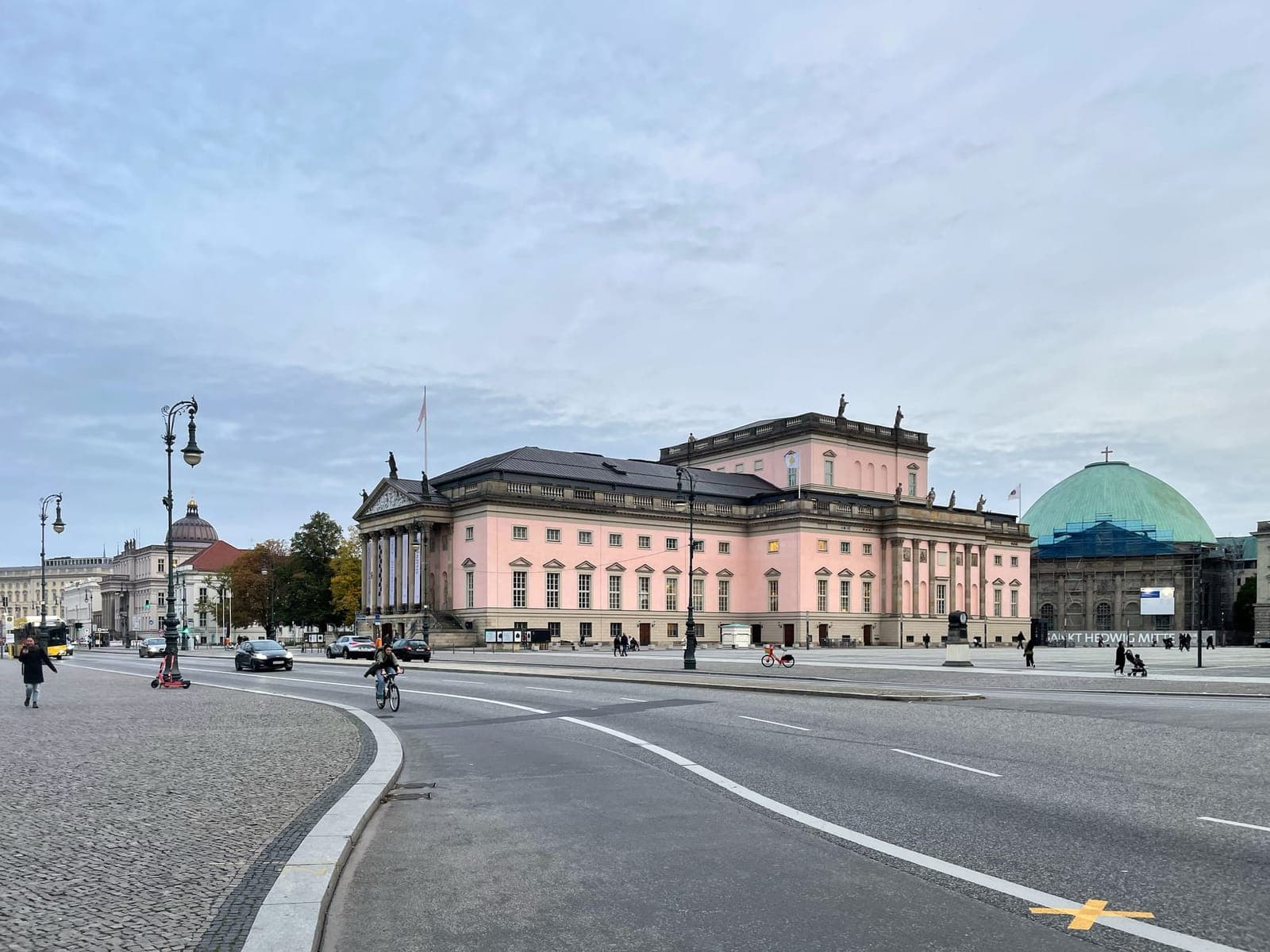 Staatsoper Unter den Linden in Berlin, fotografiert 2021. Archivaufnahme des Veranstaltungsortes, nicht des angekündigten Tages am 12. September 2026.