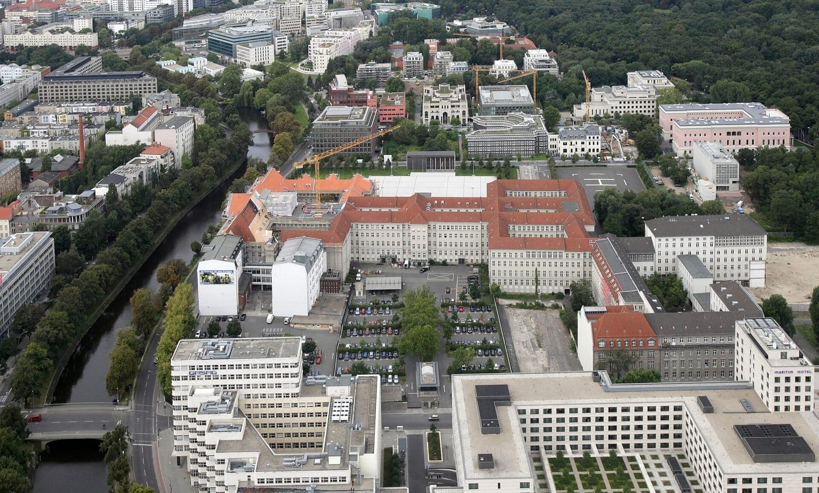 Luftbild des Berliner Dienstsitzes des Bundesministeriums der Verteidigung