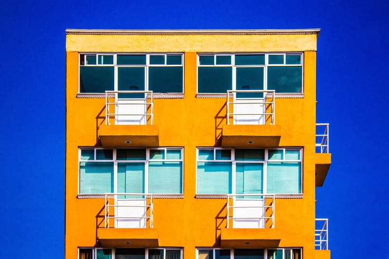 Diskriminierung auf dem Wohnungsmarkt gehört zu den häufigsten Beschwerden bei der Antidiskriminierungsstelle apartment building door nameplate Germany housing