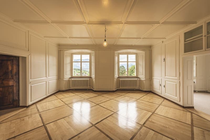 في السكن المشترك، شخص واحد فقط يدفع رسم البث عن الشقة بأكملها shared apartment WG flatmates living room Berlin students