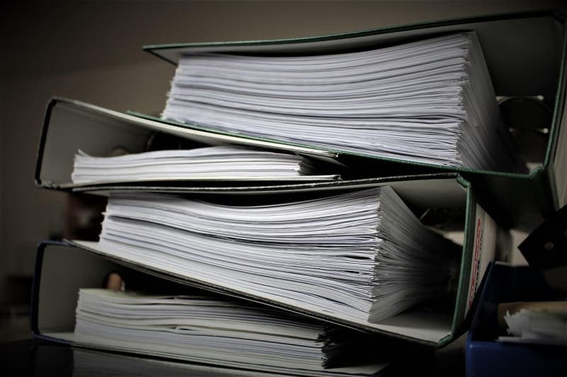 Briefe vom Beitragsservice kommen nur auf Deutsch. Viele Neuzugewanderte ignorieren sie. German official letter Beitragsservice envelope bureaucracy paperwork