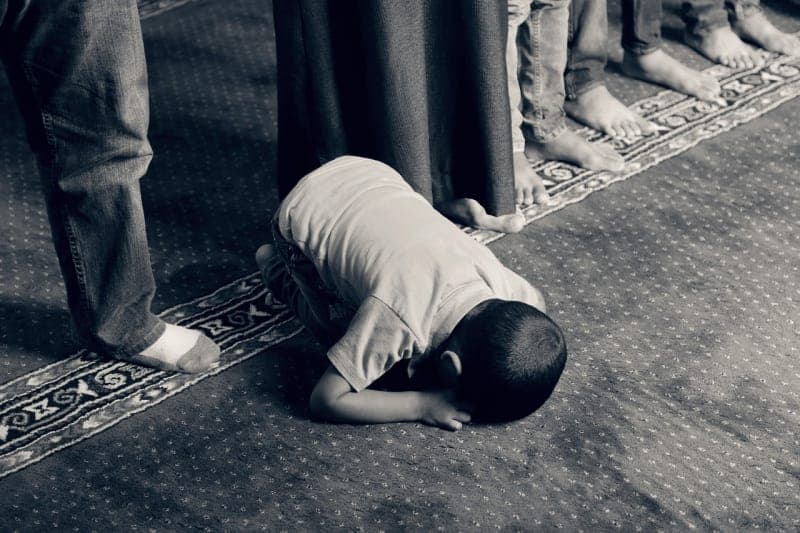 Eid al-Adha 2026 faellt auf Anfang Juni. Jetzt ist die richtige Zeit fuer den Antrag mosque germany community prayer religious holiday