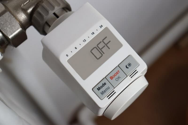 Steigende Energiepreise belasten die Haushaltskassen German home heating radiator thermostat energy costs winter