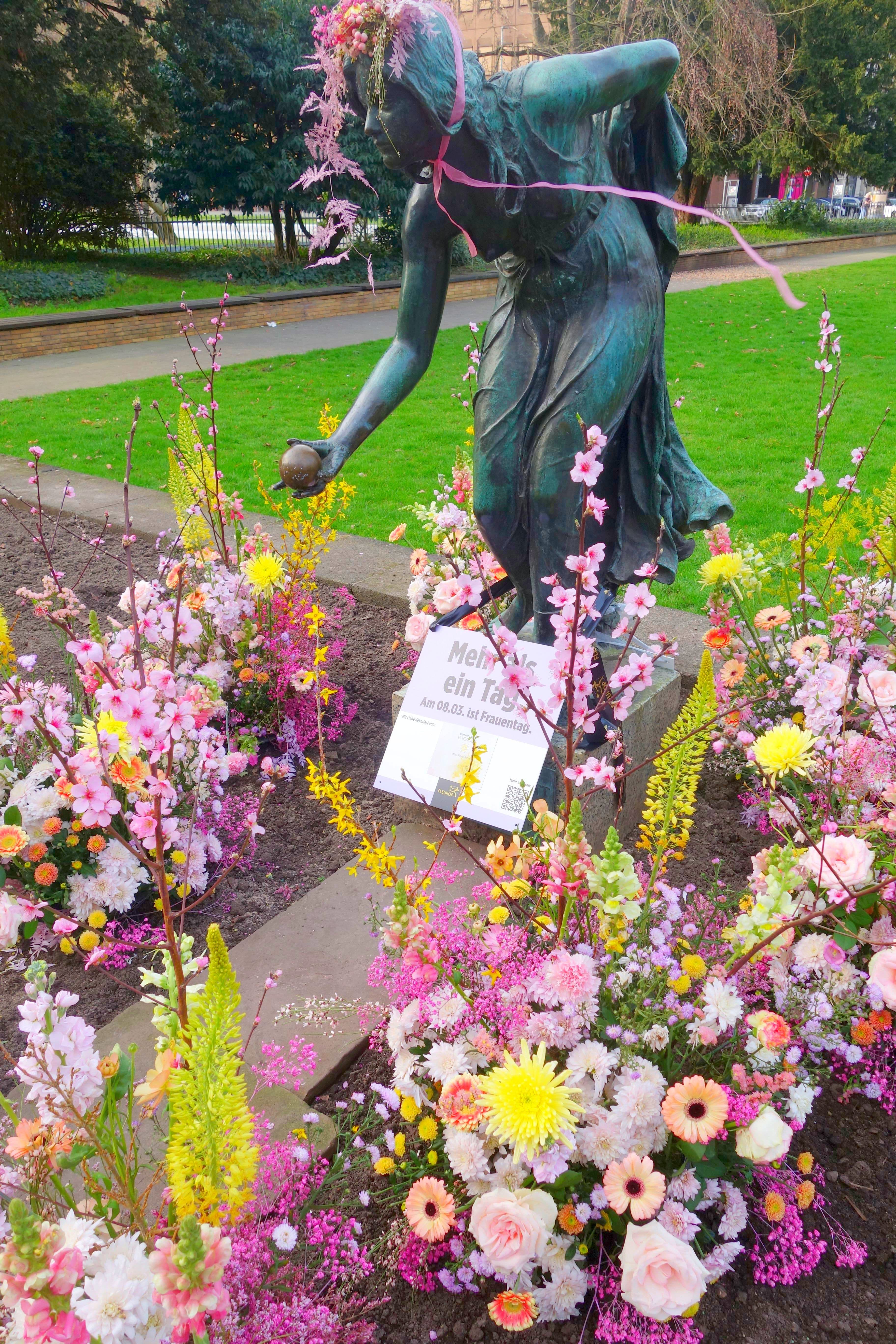 اشتعال خزانات طهران وعراقيون في أوكرانيا.. أبرز أخبار الصحافة الألمانية صباح يوم المرأة