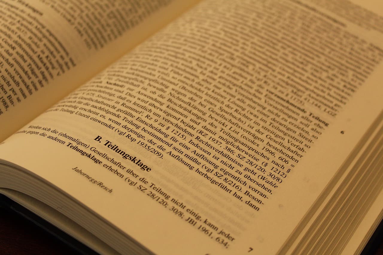 المحكمة الإدارية في برلين حيث تُرفع دعاوى التأخير german administrative court building Berlin legal rights