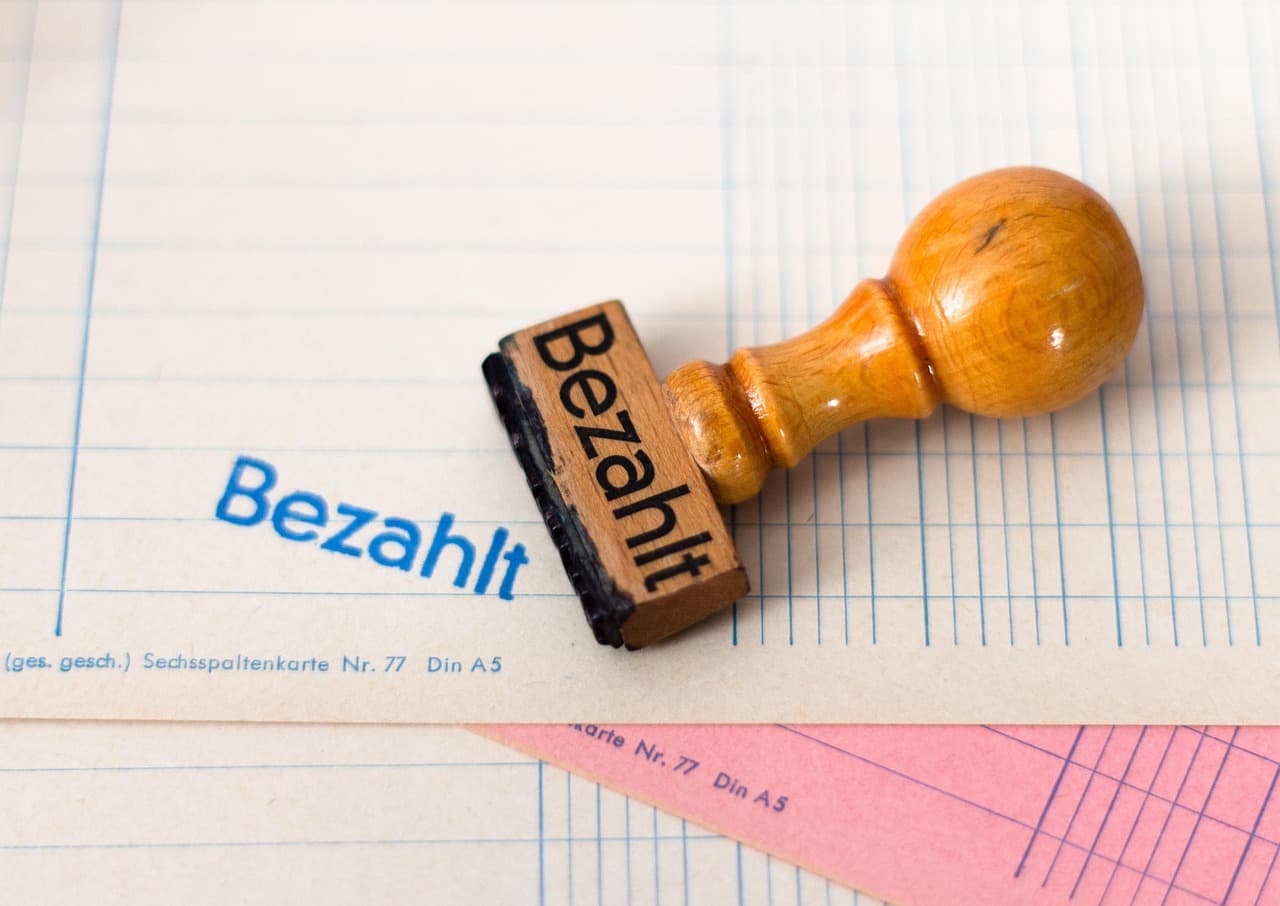 من أهم الأوراق المطلوبة: Rentenbescheid وعقد الإيجار German official documents pension statement Rentenbescheid paperwork