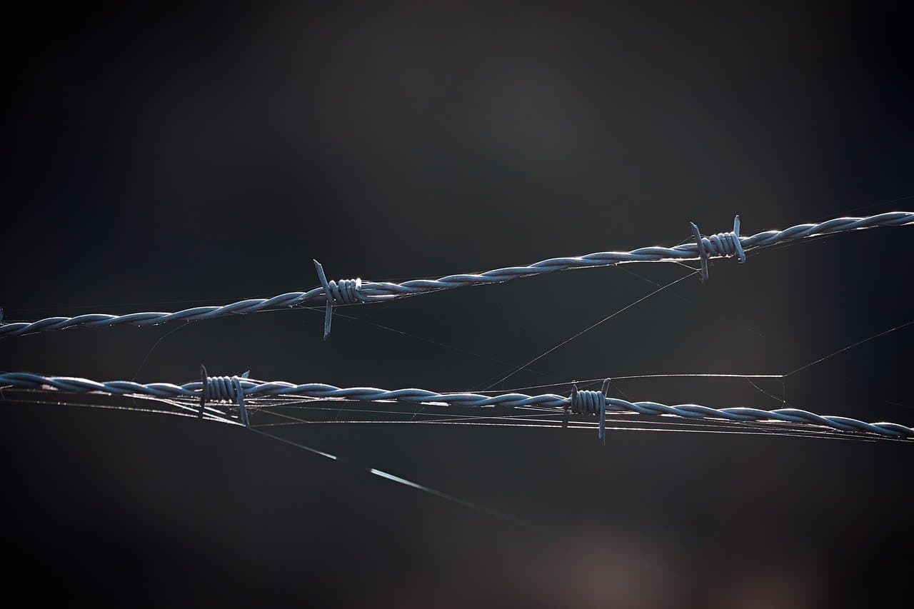 Die geplanten Zentren sollen Asylanträge außerhalb der EU bearbeiten EU border control asylum processing center officials