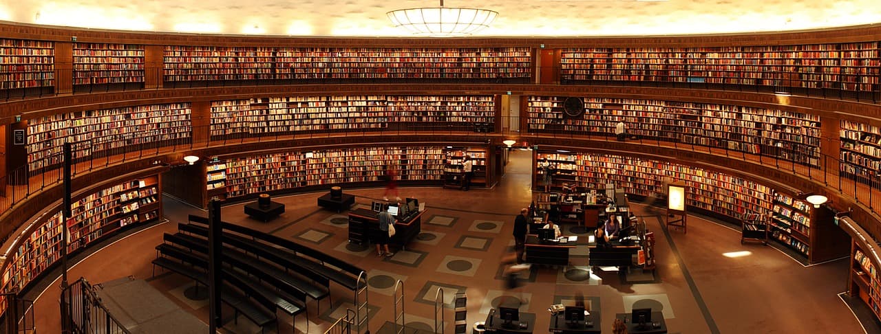 المكتبات العامة الألمانية توفر كتباً بالعربية ضمن أقسام اللغات الأجنبية Berlin public library Zentral- und Landesbibliothek reading room