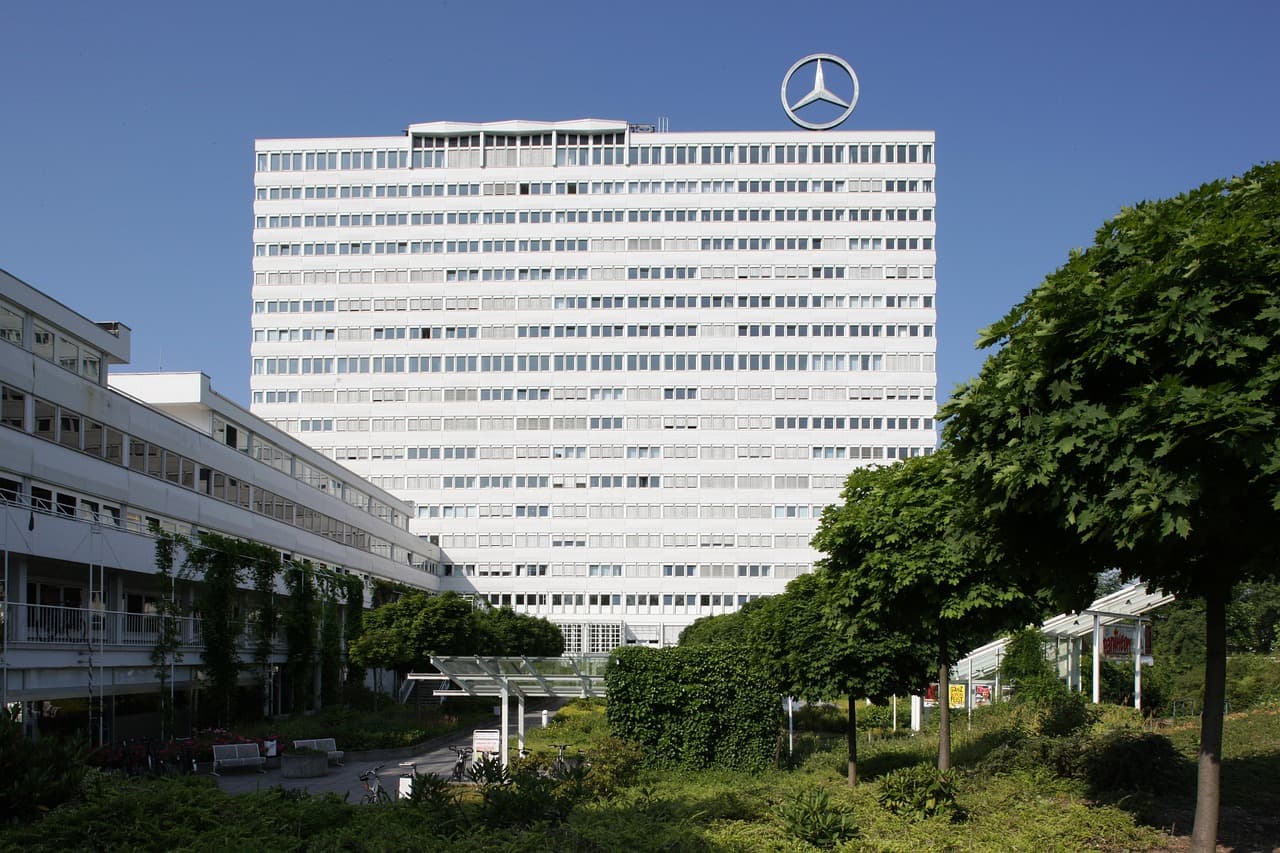 وكالة الشبكات الاتحادية في بون هي الجهة التي أطلقت تطبيق القياس Bundesnetzagentur logo office building Bonn Germany